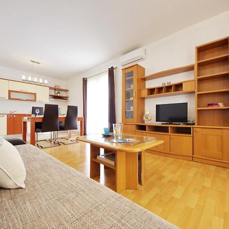 Apartmani Emili Sukosan Exterior photo